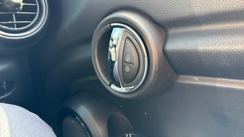 MINI Hatchback 1.5 Cooper 5dr Petrol Hatchback